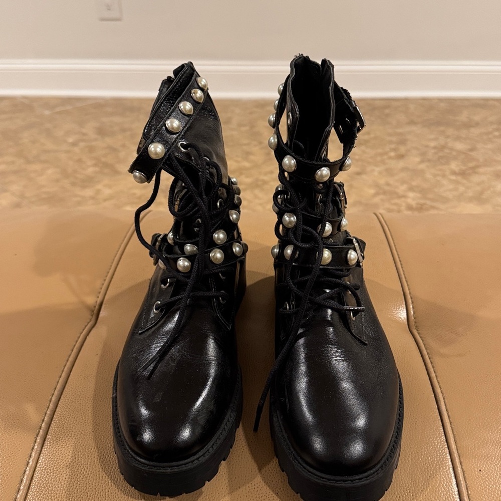Zara Basic Collection
black Leather Boots with Pearl Accents
